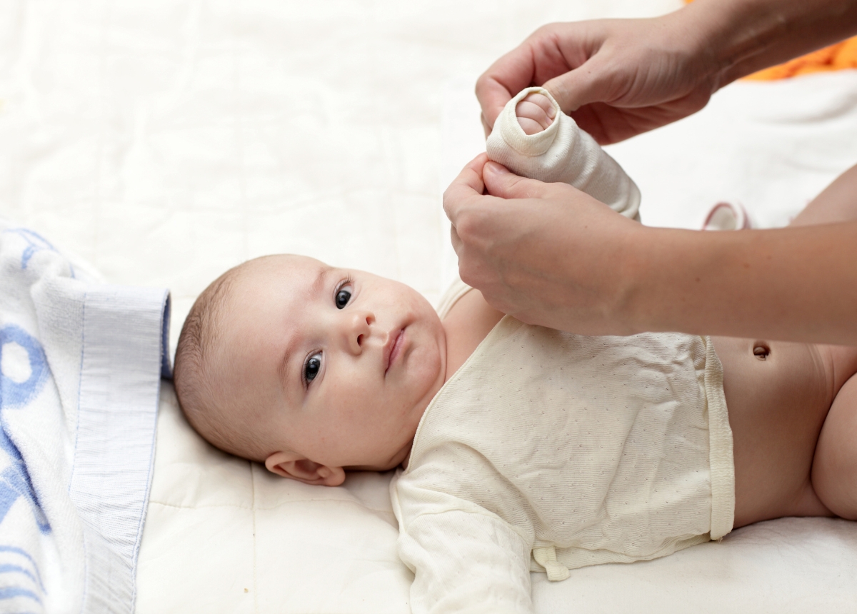 chon quan ao cotton mem thoang cho be mua dong